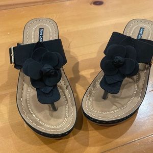 Black thing wedge sandal.